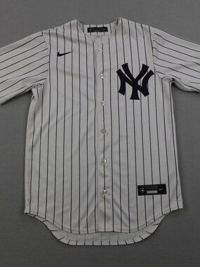 Derek Jeter Jersey Mens Small White Nike New York Yankees Pinstripes Button MLB